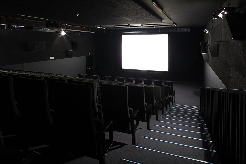 mumok Kino mit weißer Leinwand