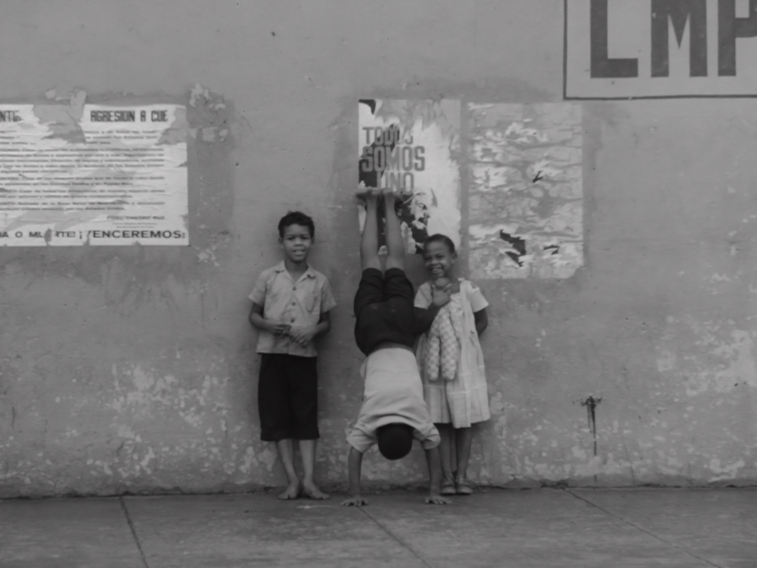Filmstill Nicolás Guillén Landrián, aus: En un Barrio Viejo, 1963